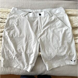 Oakley Dove Grey Lightweight Active Golf Shorts